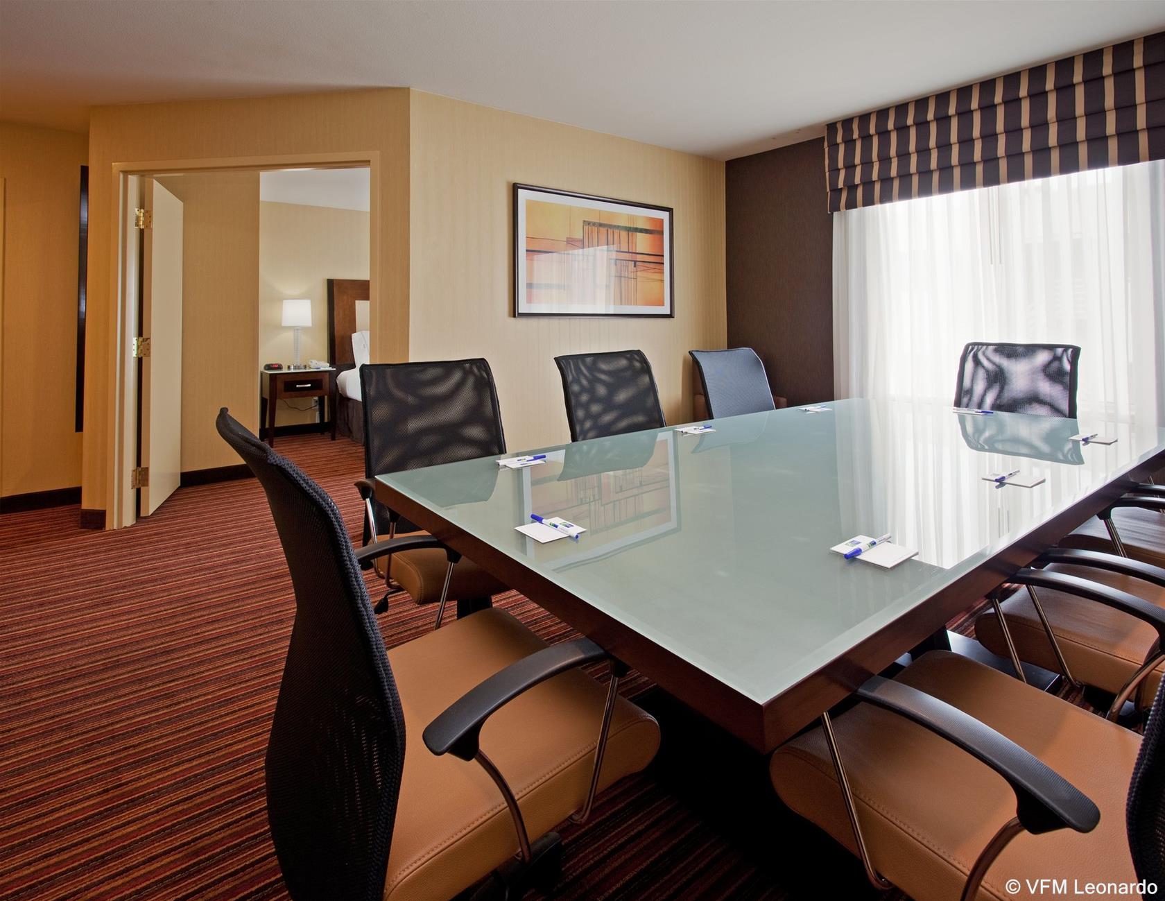 Holiday Inn Express & Suites Belmont