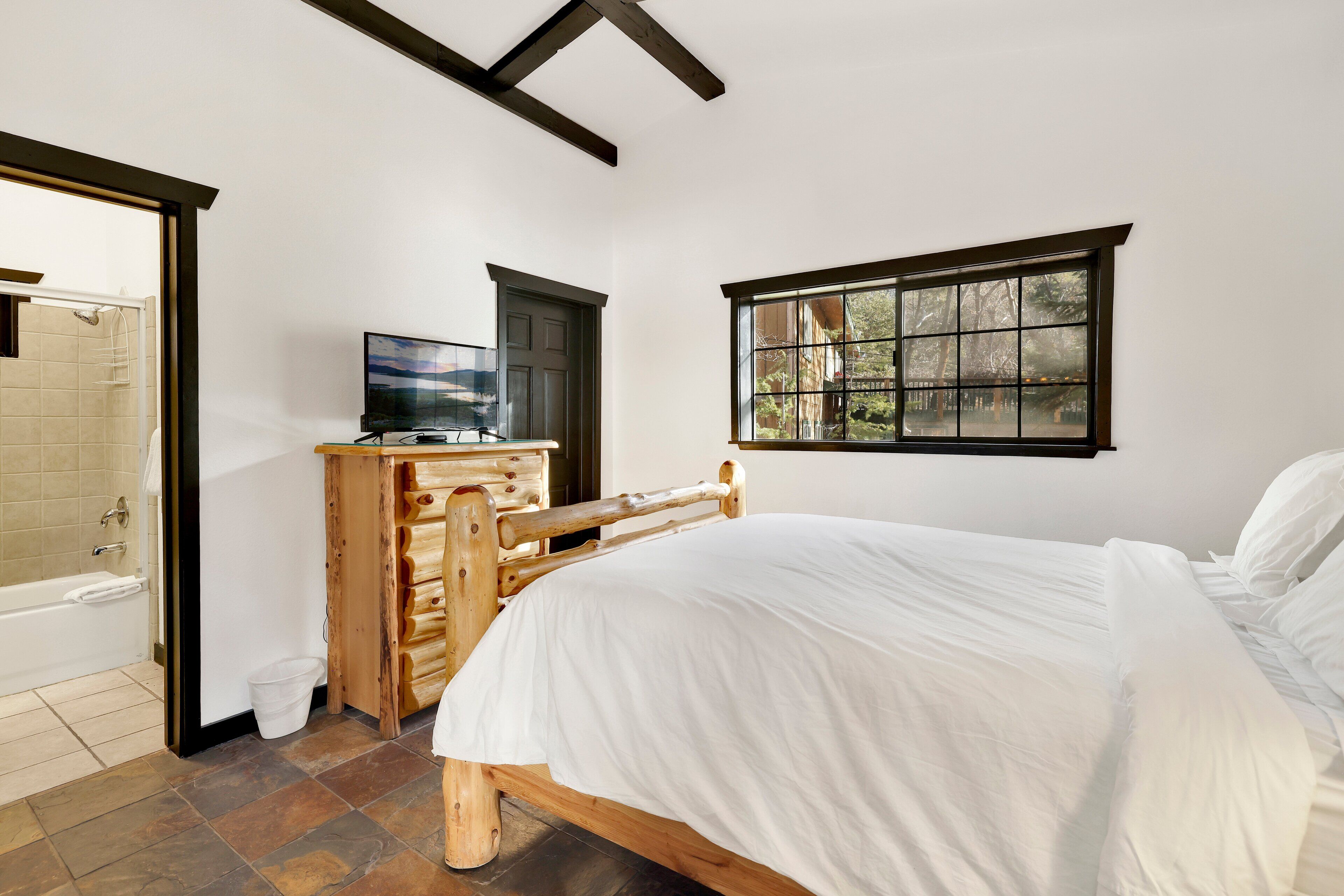 Black Diamond Chalet by Big Bear Vacations