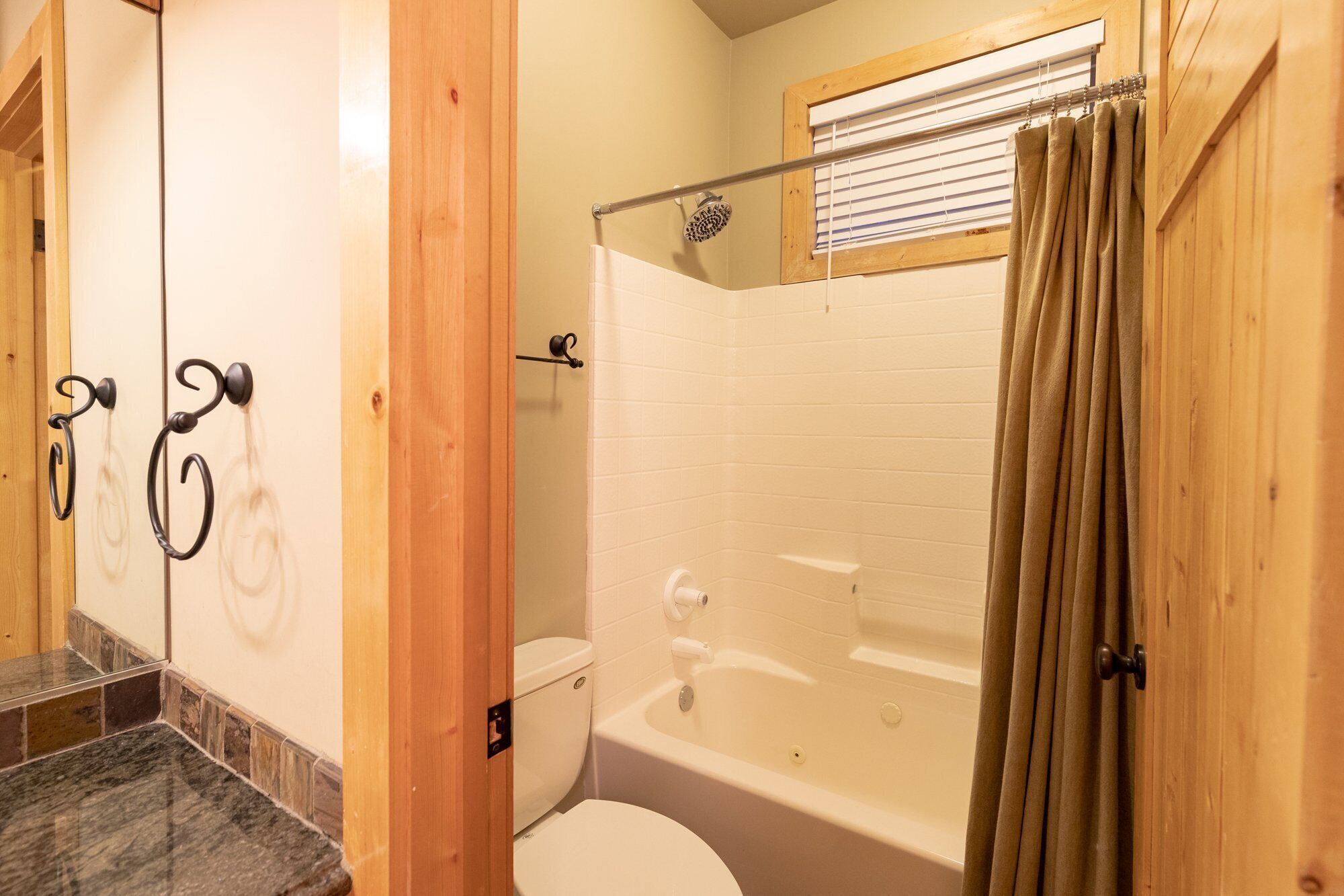 Grand Forest Lodge by Big Bear Vacation