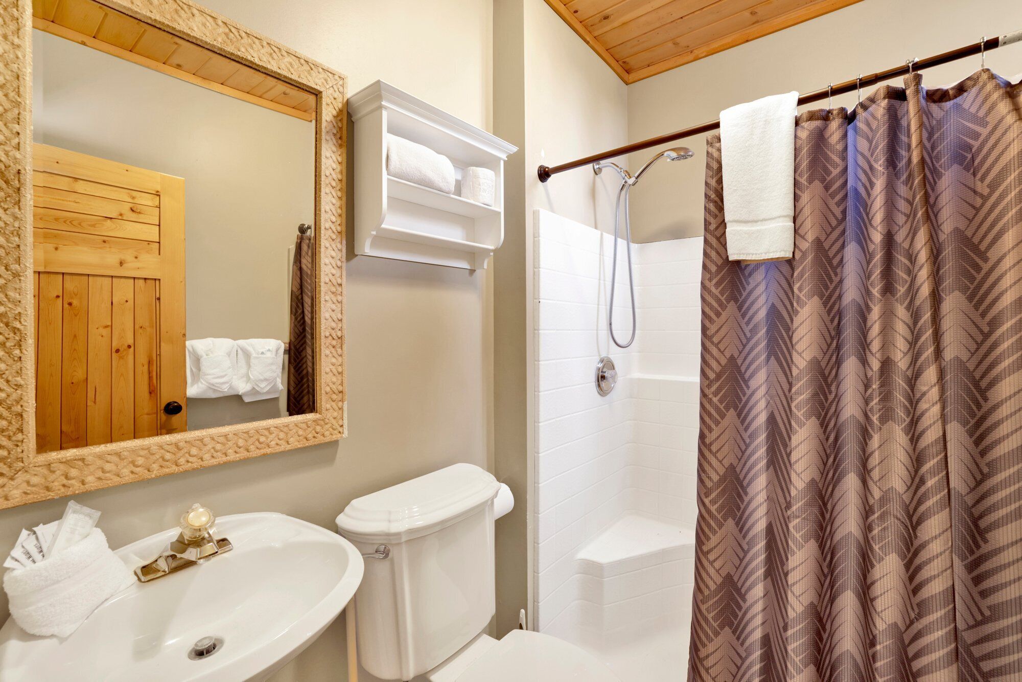 Grand Forest Lodge by Big Bear Vacation
