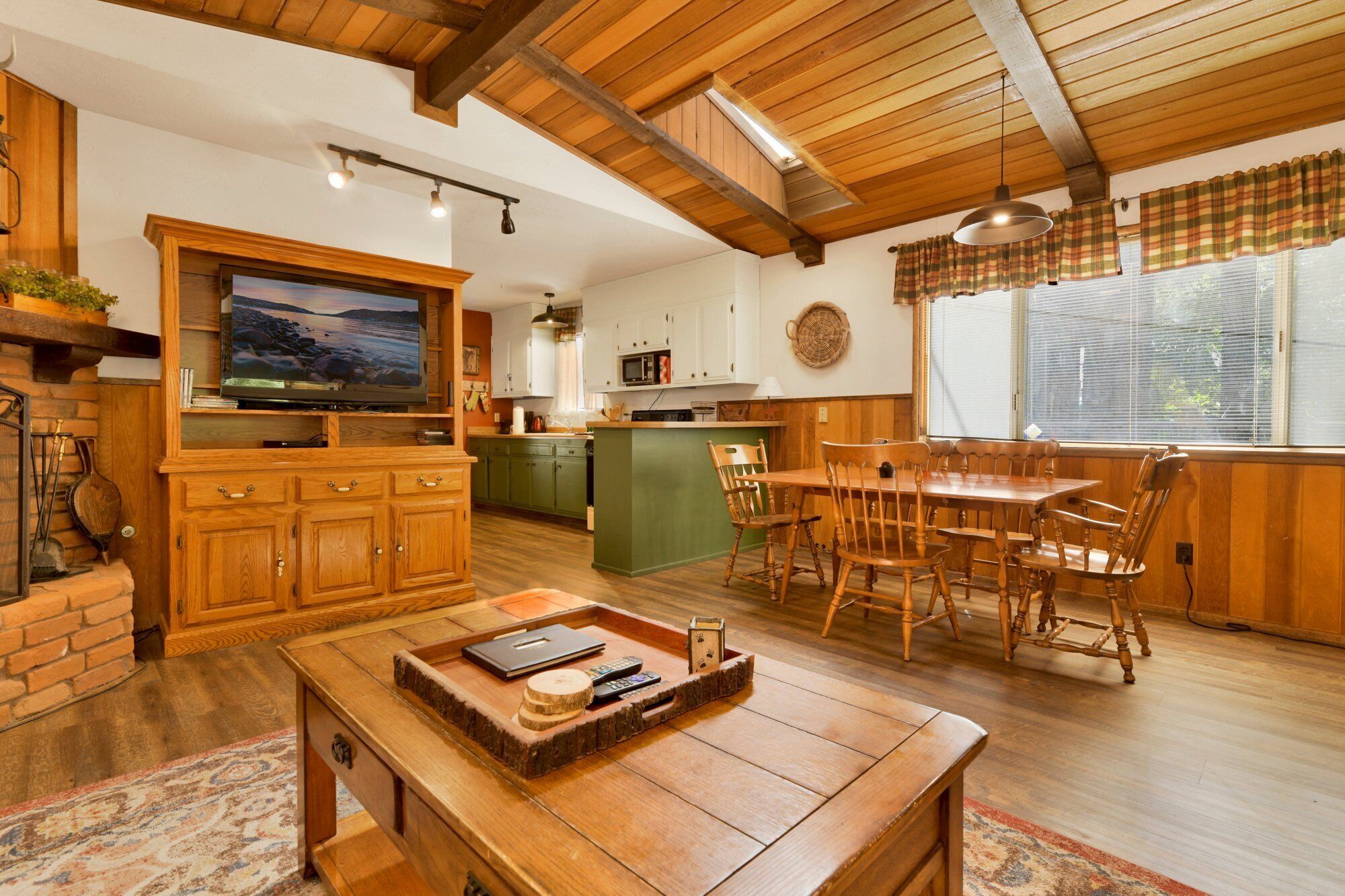 Moonridge Cottage by Big Bear Vacations