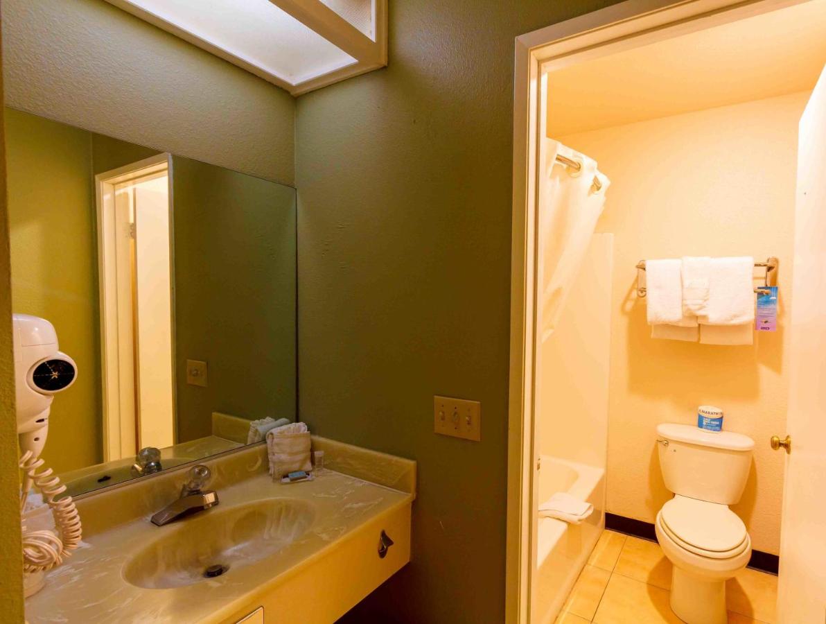 Travelodge by Wyndham Big Bear Lake CA