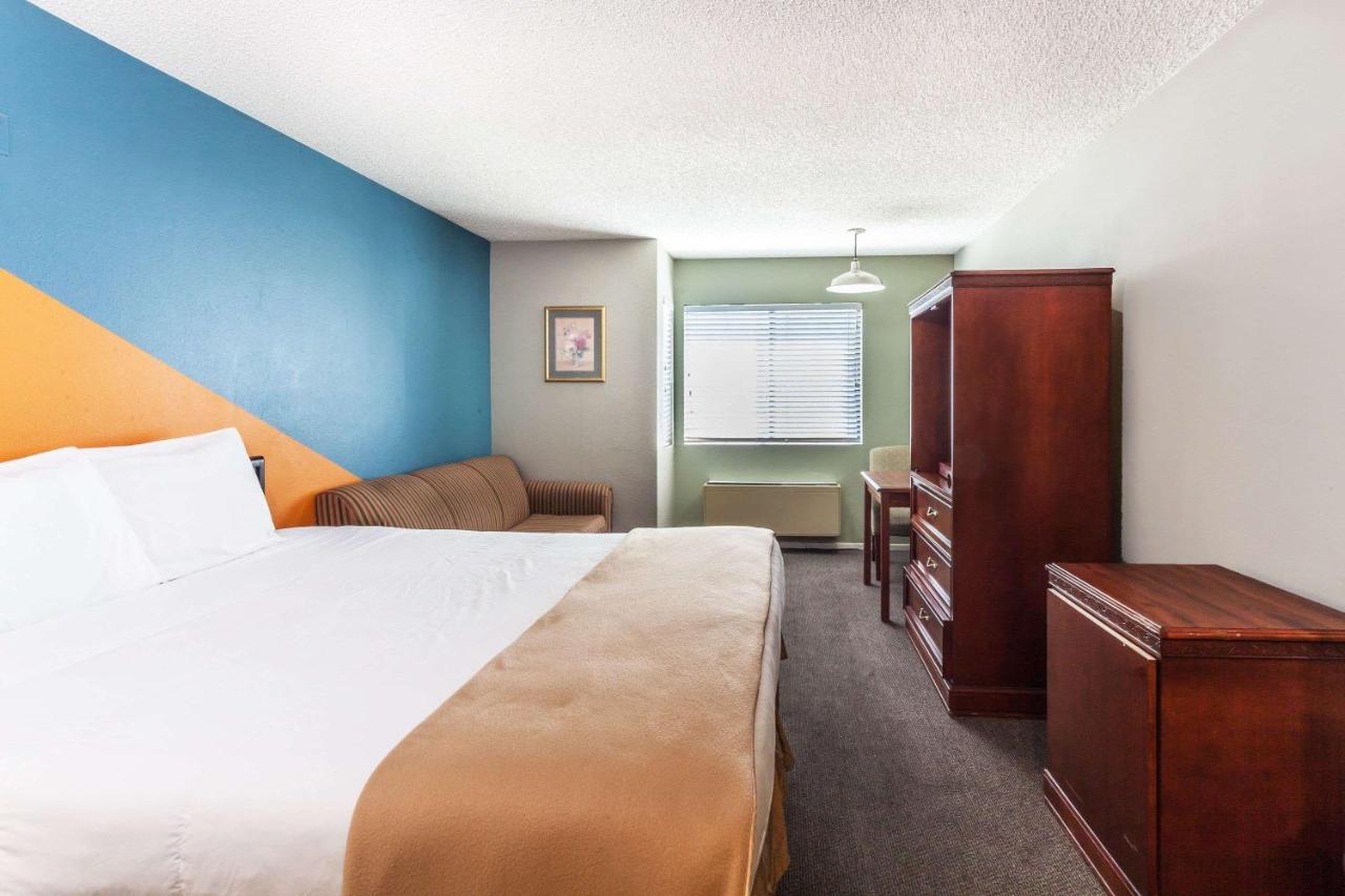 Travelodge by Wyndham Big Bear Lake CA