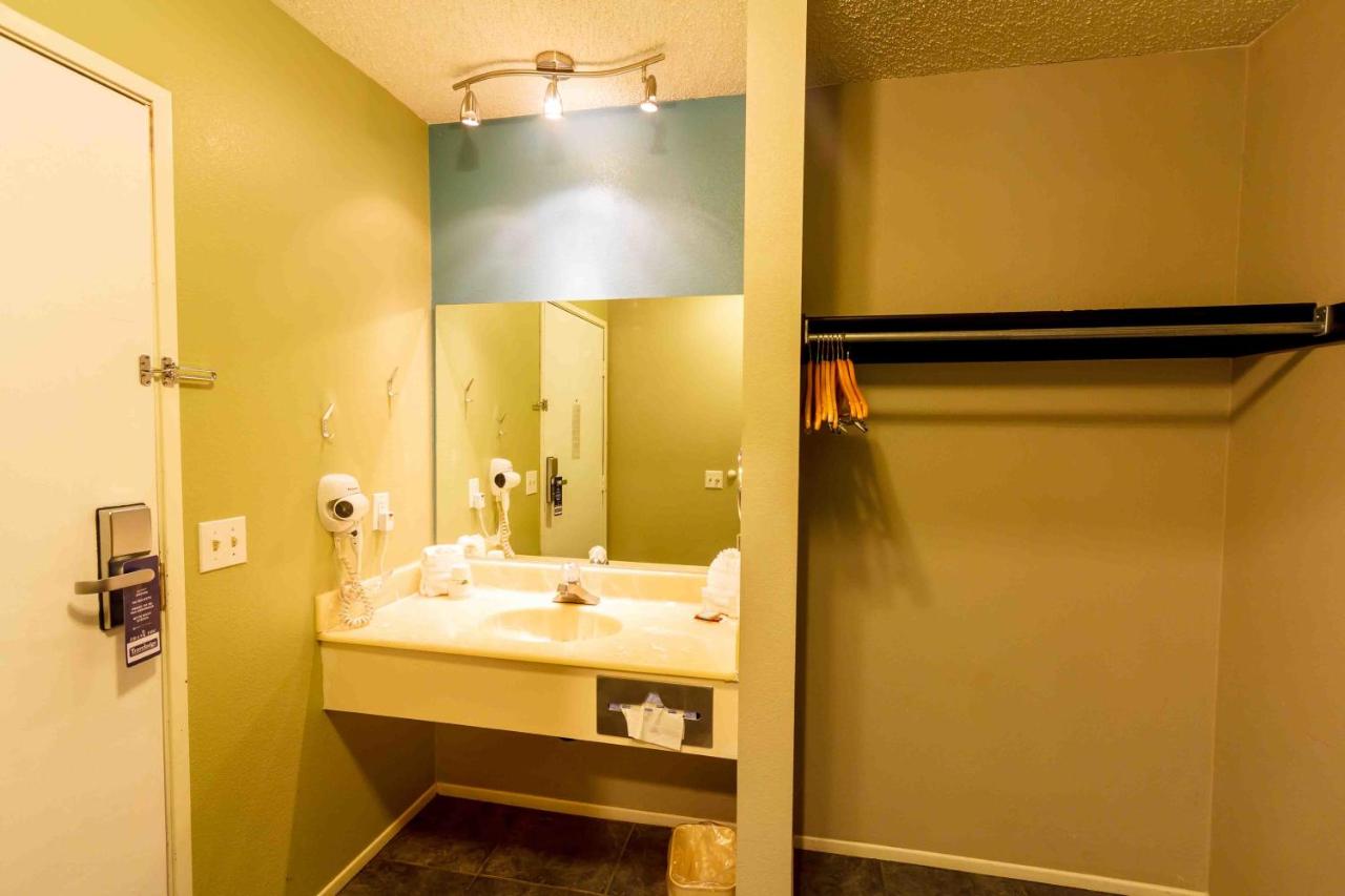 Travelodge by Wyndham Big Bear Lake CA