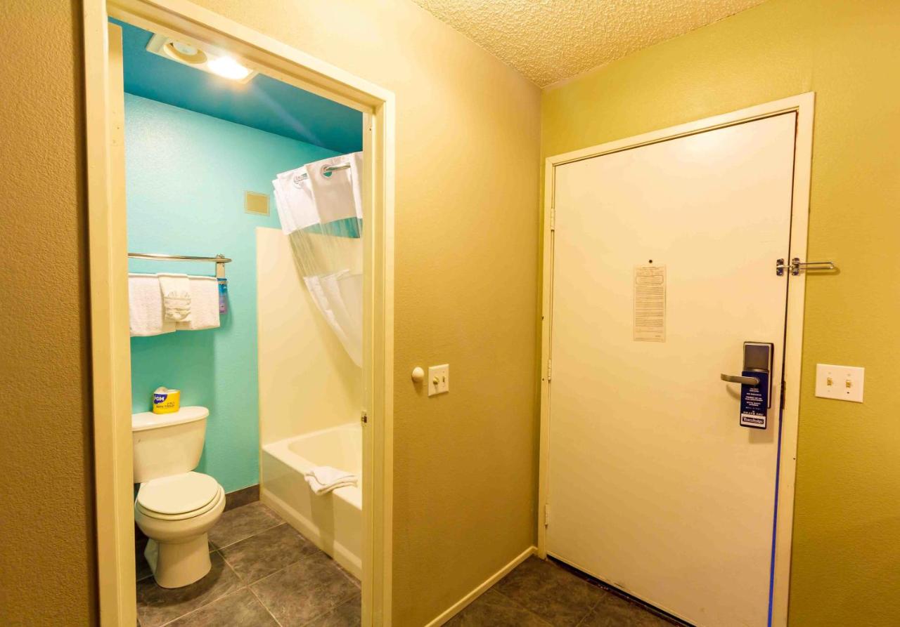 Travelodge by Wyndham Big Bear Lake CA