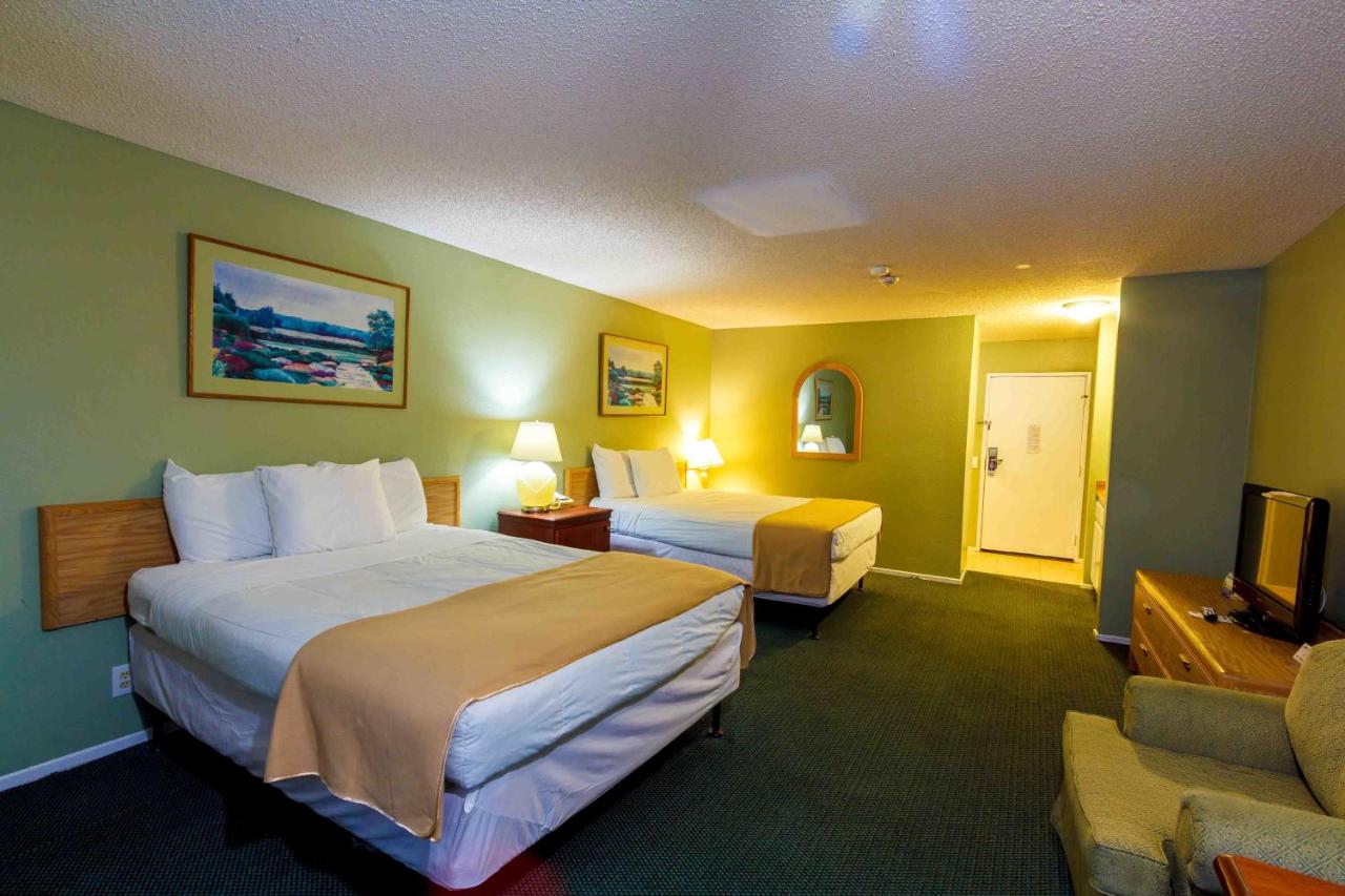 Travelodge by Wyndham Big Bear Lake CA