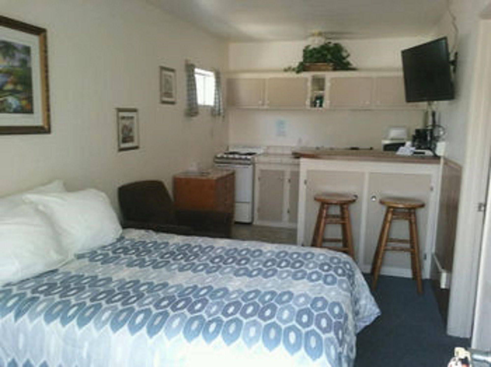 Bishop Village Motel