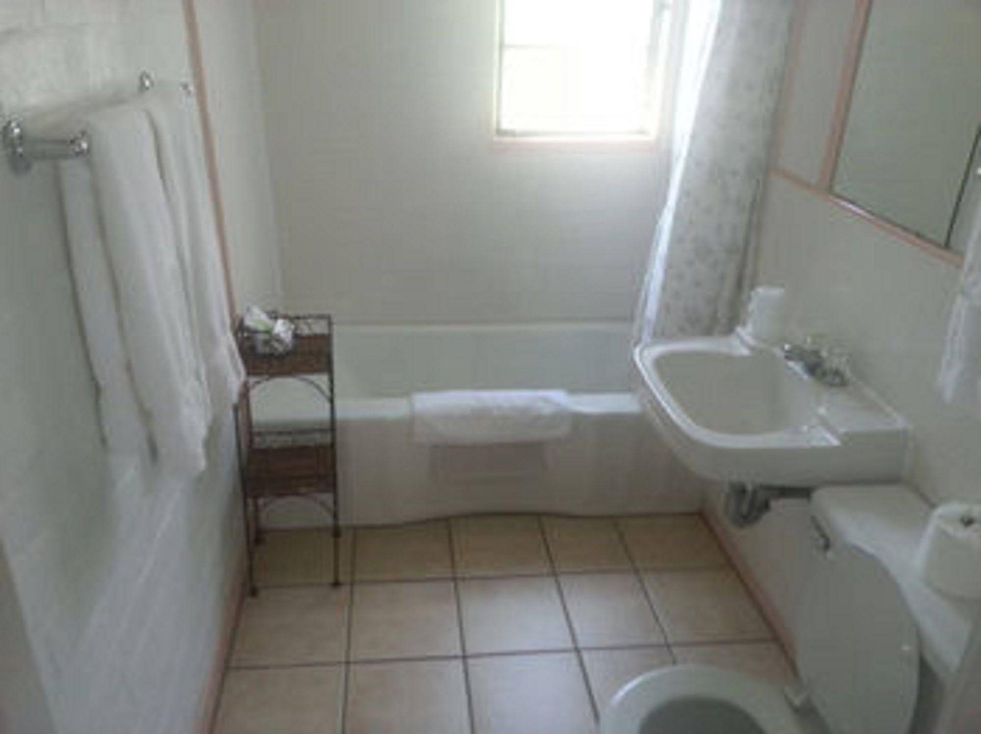 Bishop Village Motel