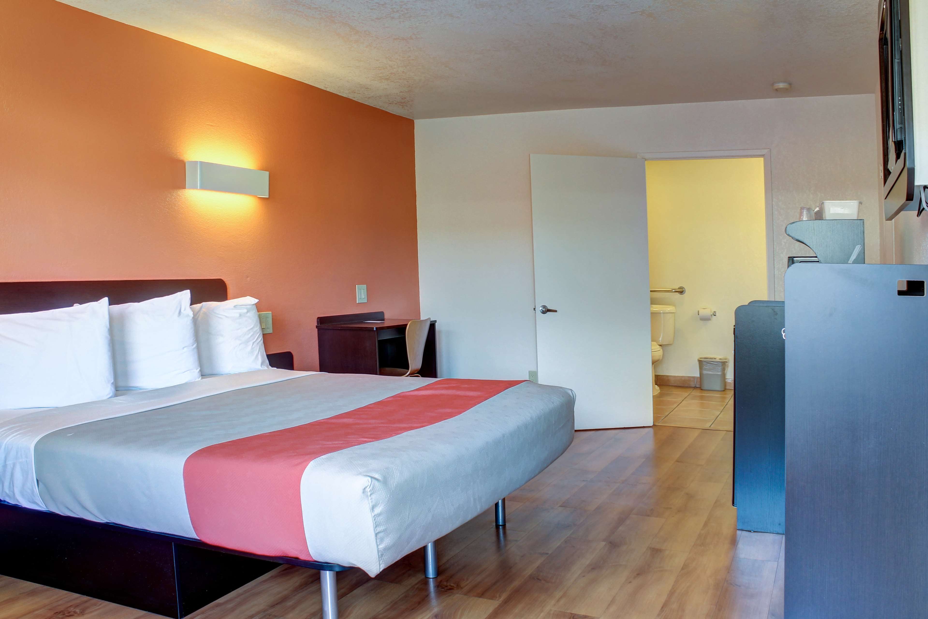 Motel 6 Bishop