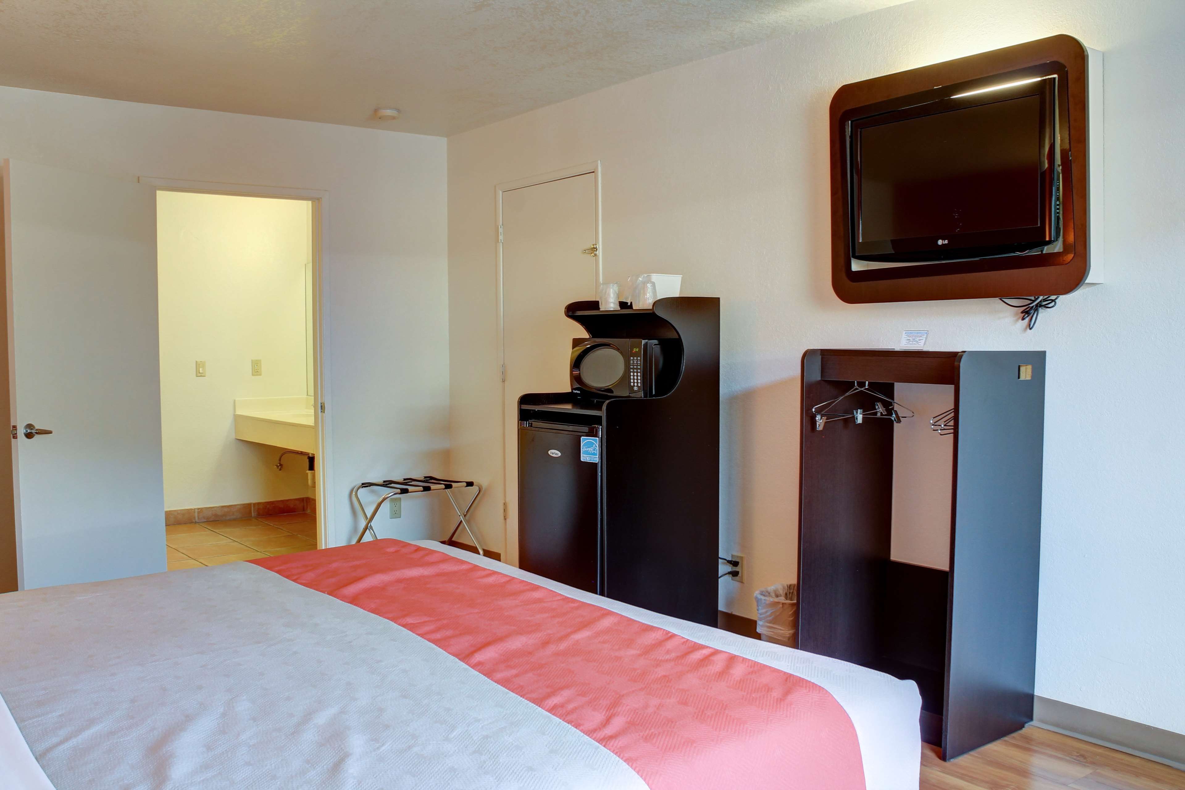 Motel 6 Bishop