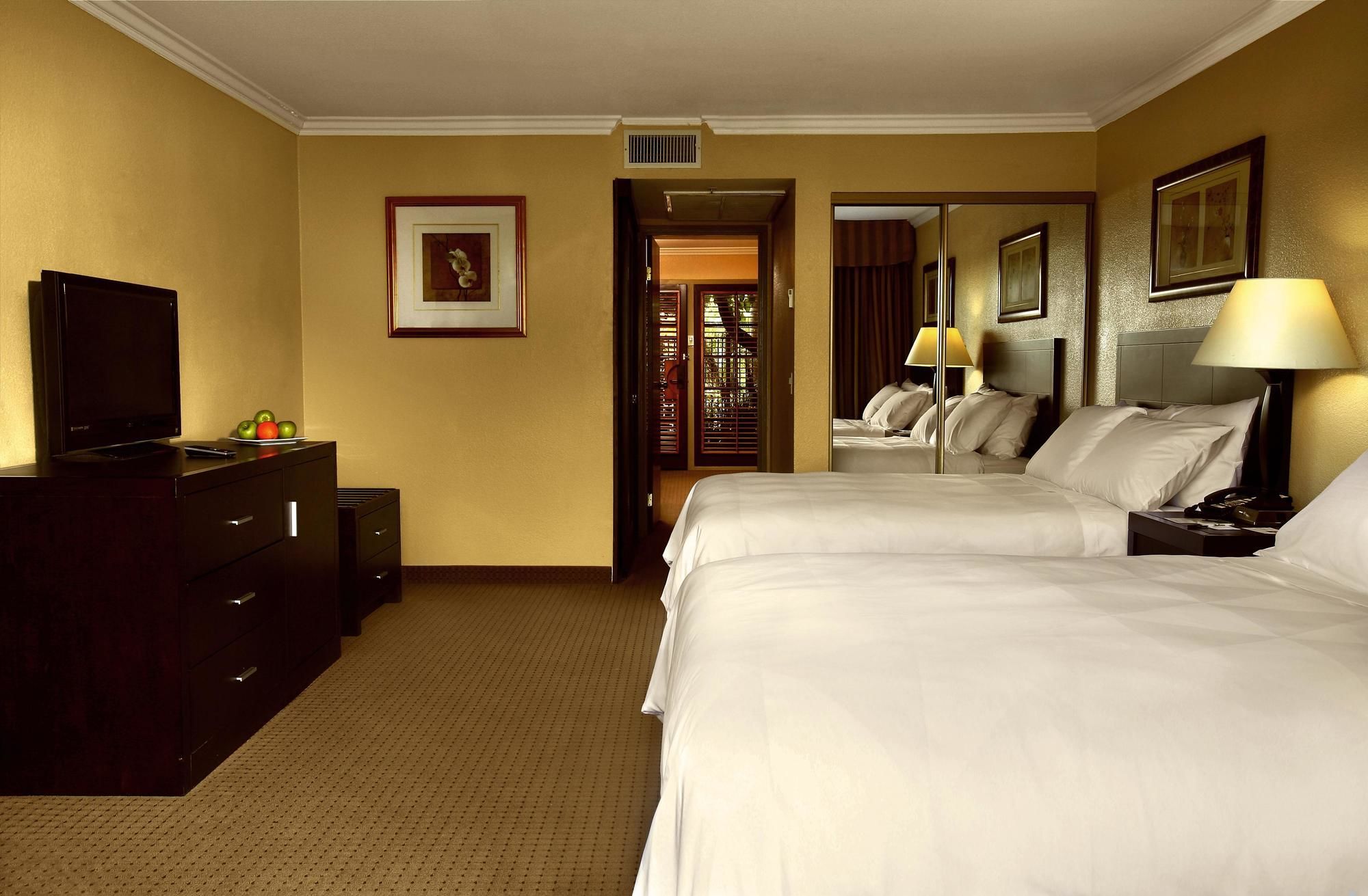 Buena Park Grand Hotel & Suites