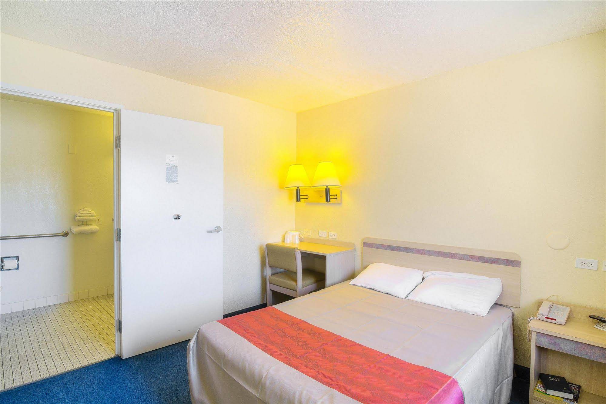 Motel 6 Los Angeles - Van Nuys/North Hills