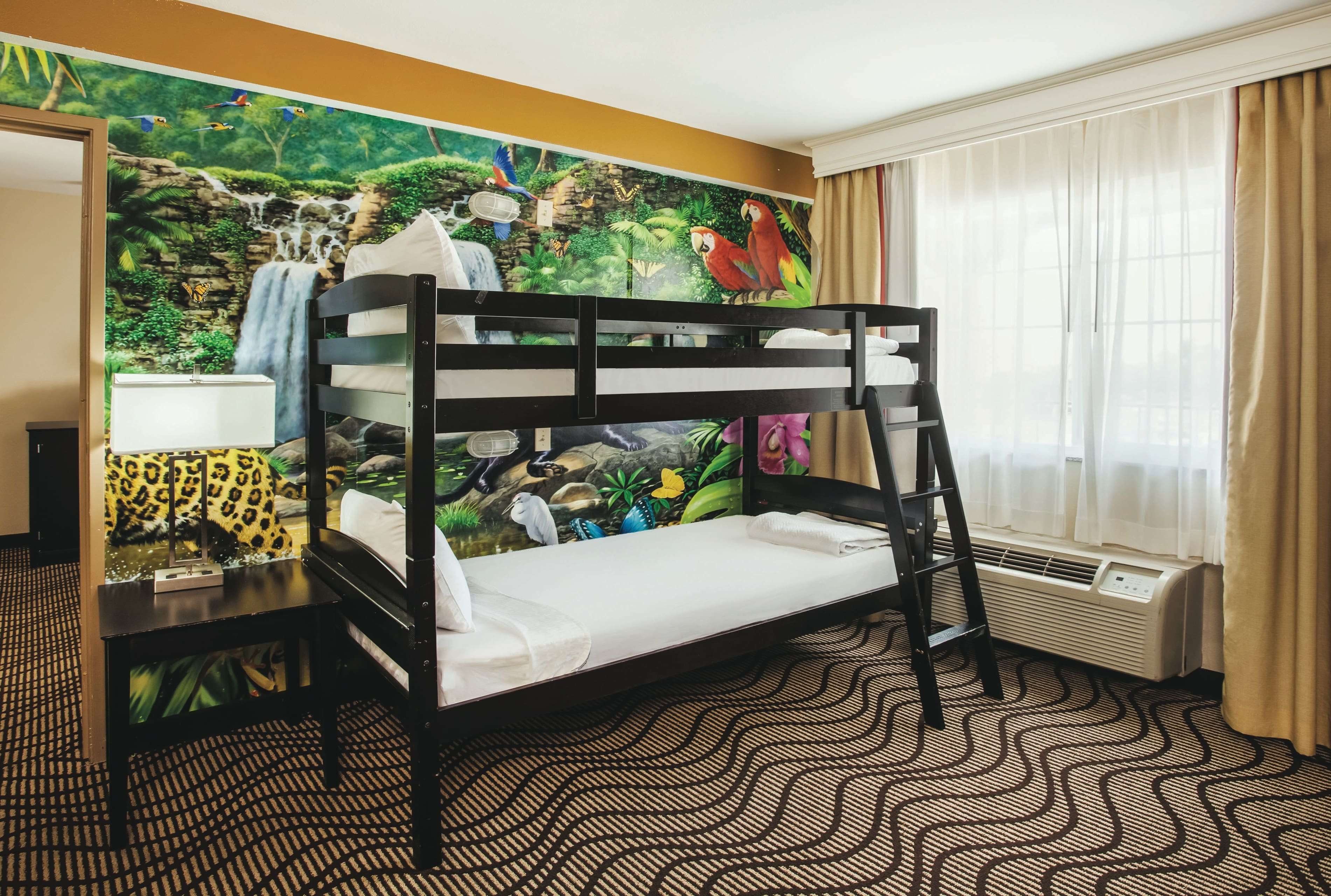 La Quinta Inn & Suites by Wyndham Carlsbad - Legoland Area