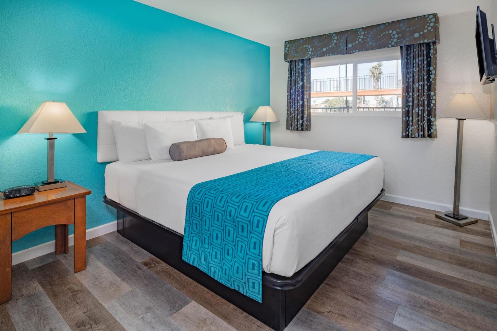 Howard Johnson by Wyndham Chula Vista/San Diego Suite Hotel