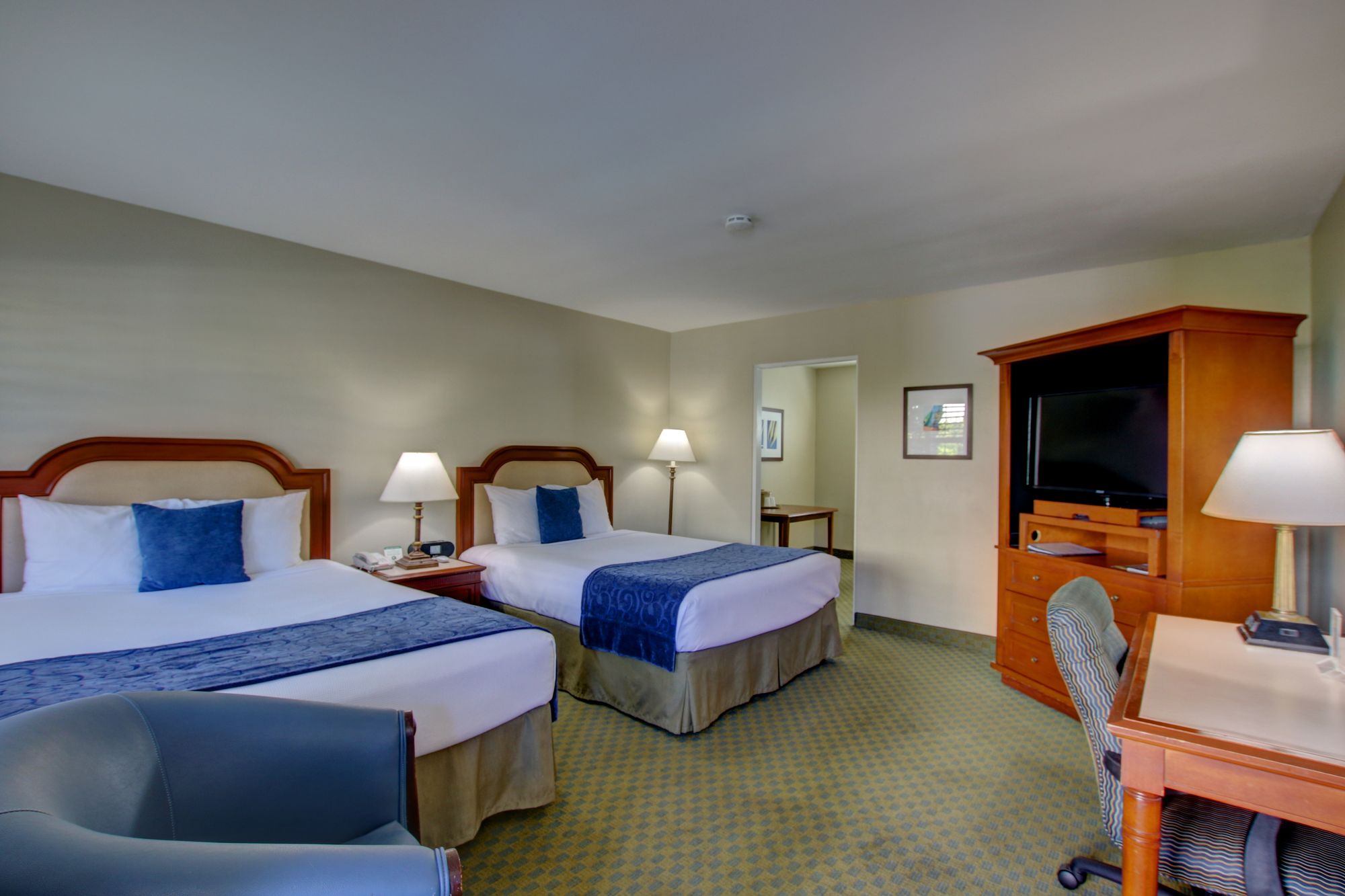 La Avenida Inn