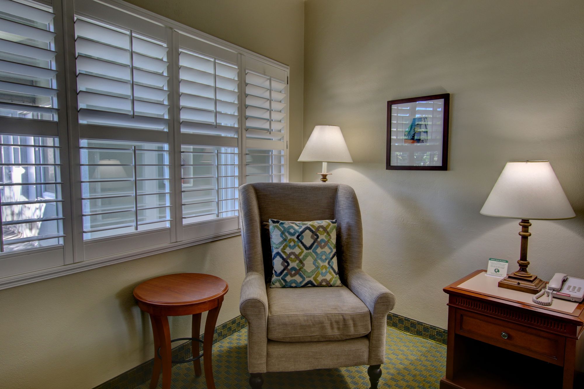 La Avenida Inn