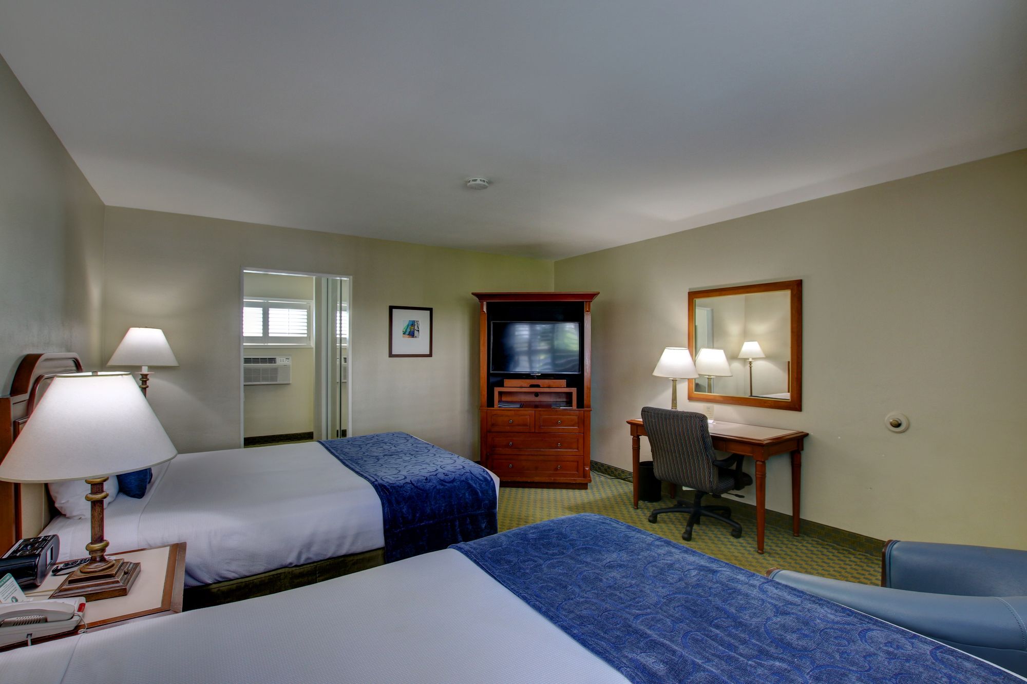 La Avenida Inn