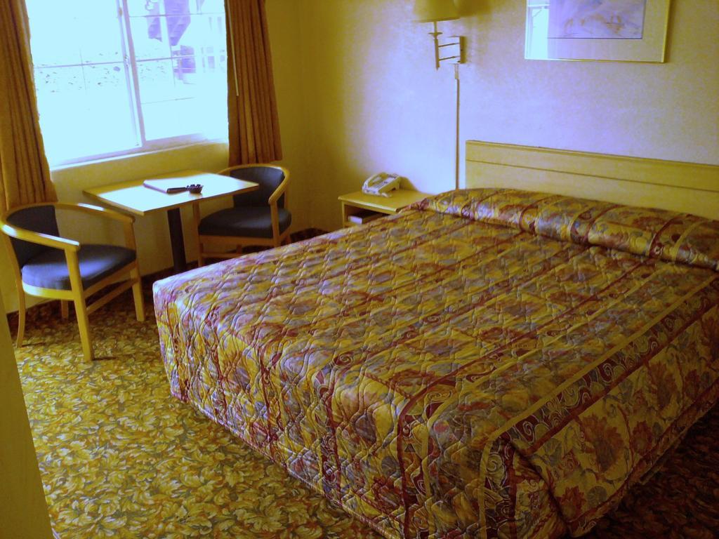 Penny Saver Inn