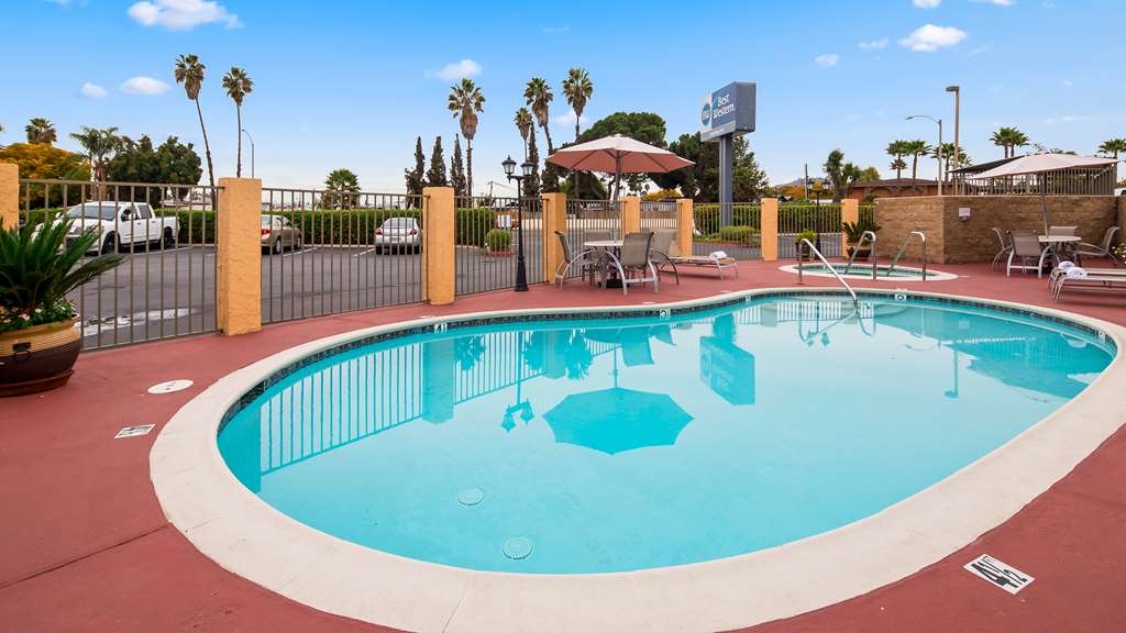 Rancho San Diego Inn & Suites