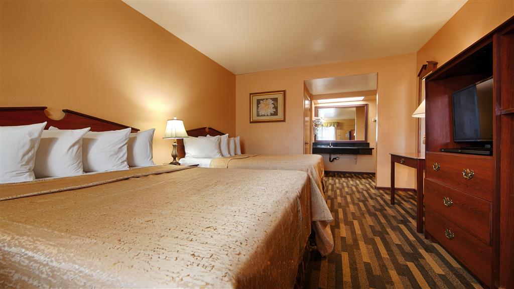 Rancho San Diego Inn & Suites