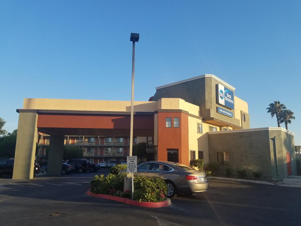 Rancho San Diego Inn & Suites