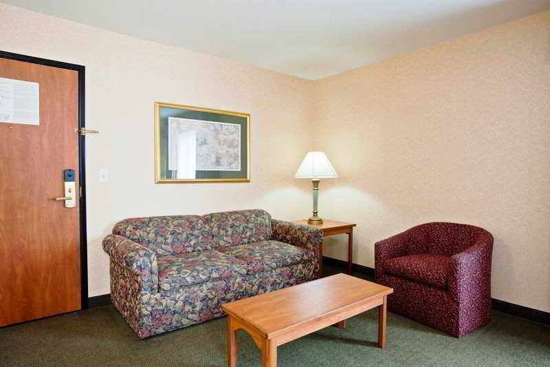 Holiday Inn Express & Suites Elk Grove Central - HWY 99