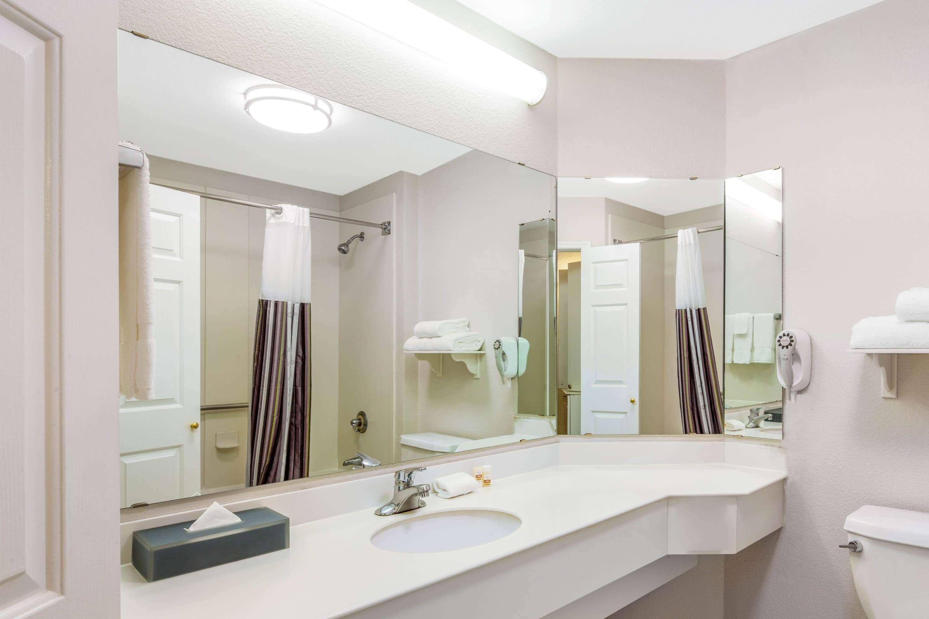 La Quinta Inn & Suites by Wyndham Fremont / Silicon Valley