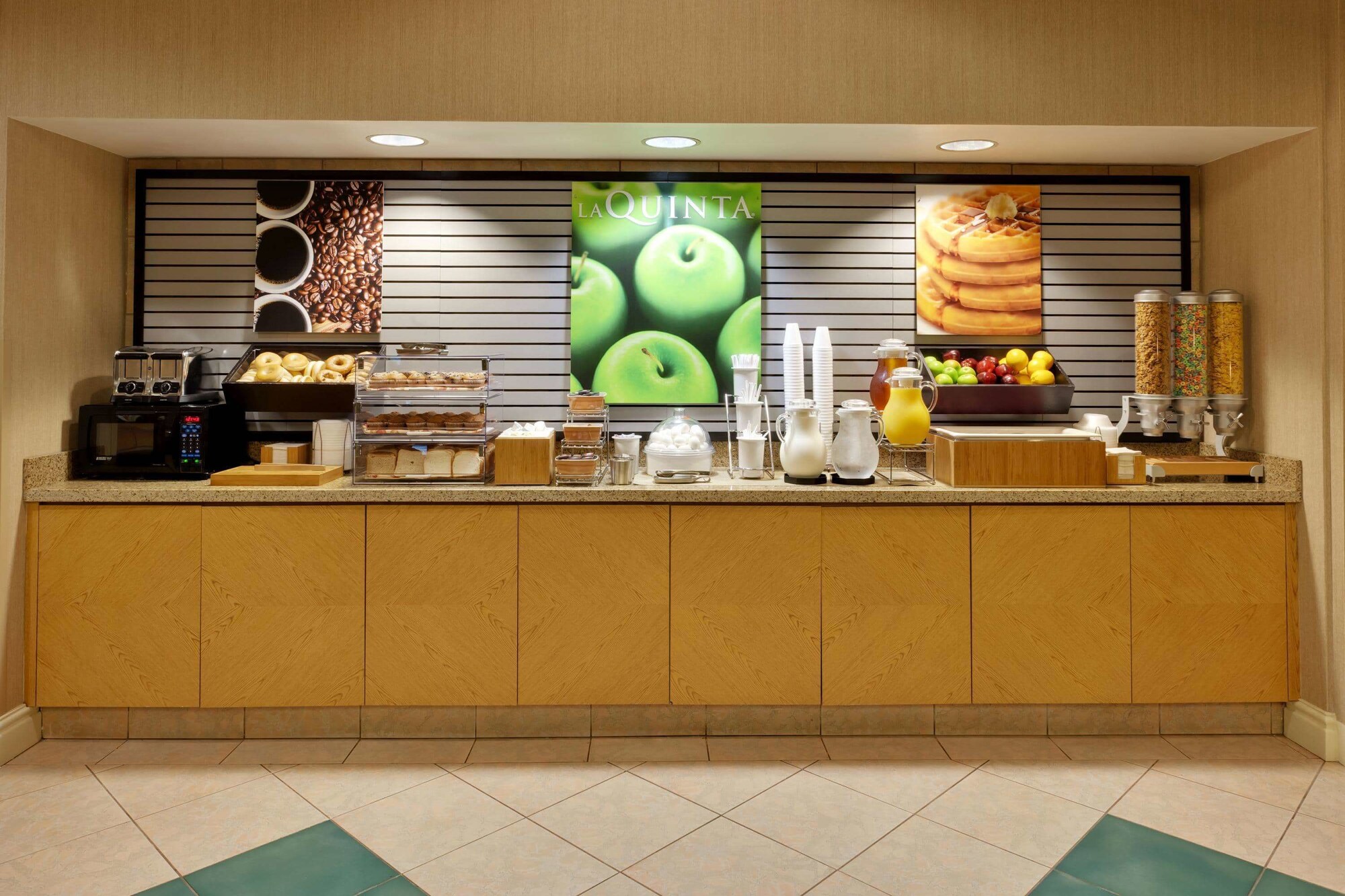 La Quinta Inn & Suites by Wyndham Fremont / Silicon Valley