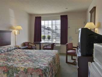 Travelodge by Wyndham Fresno Yosemite Area