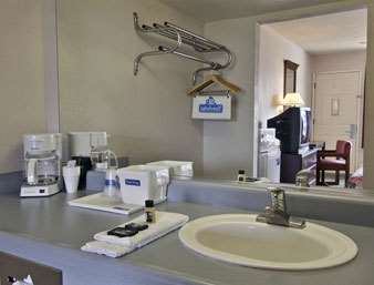 Travelodge by Wyndham Fresno Yosemite Area