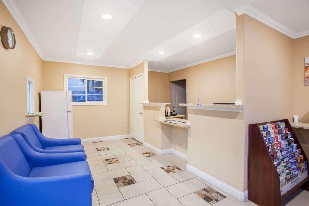 Travelodge by Wyndham Fresno Yosemite Area