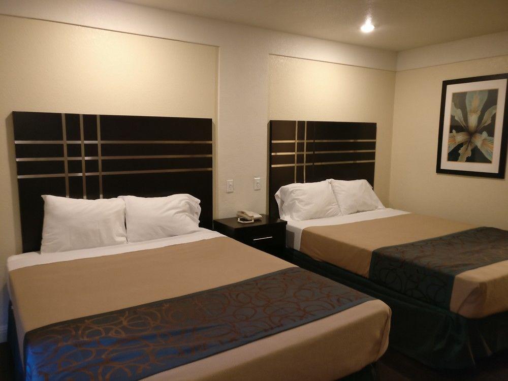 Travelodge by Wyndham Fresno Yosemite Area