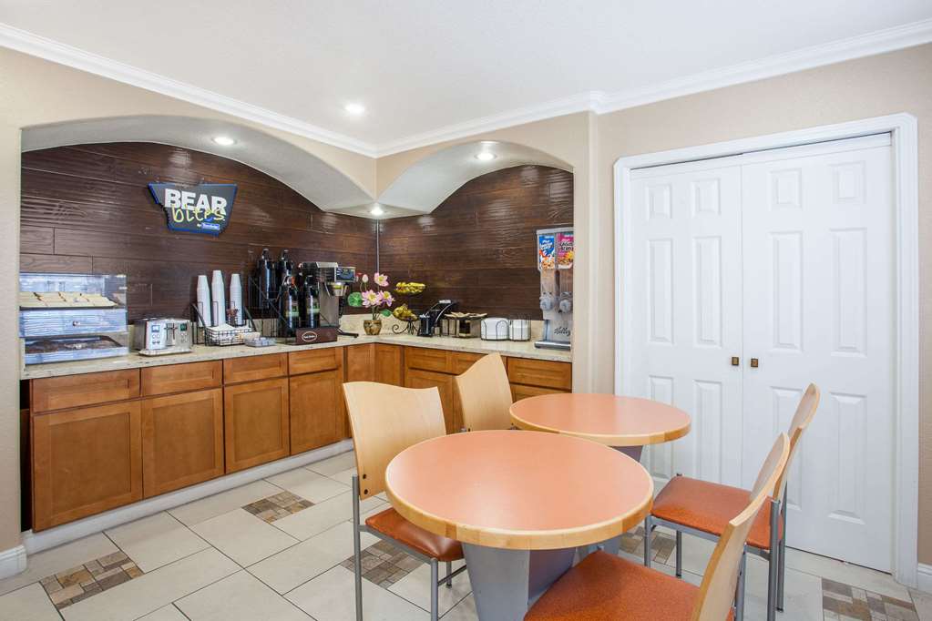 Travelodge by Wyndham Fresno Yosemite Area