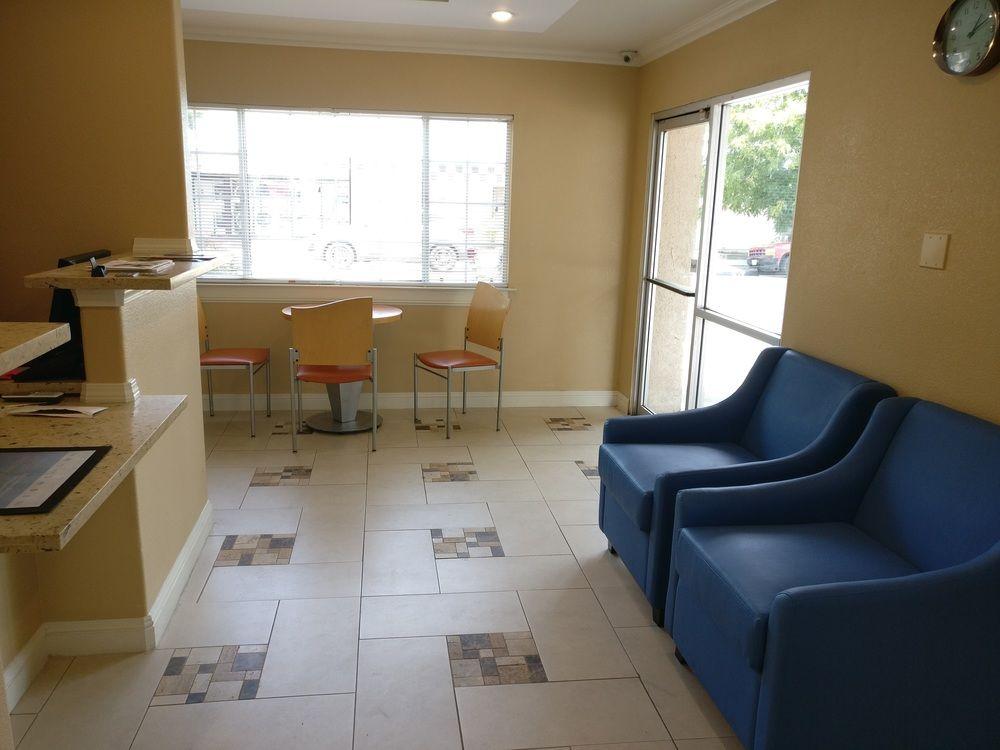 Travelodge by Wyndham Fresno Yosemite Area