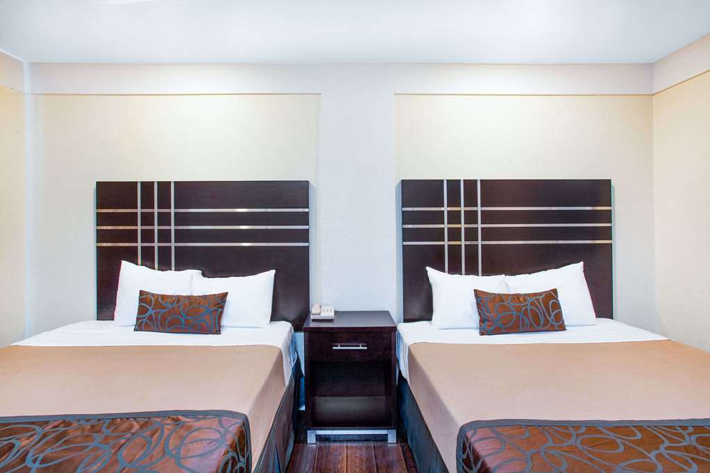 Travelodge by Wyndham Fresno Yosemite Area