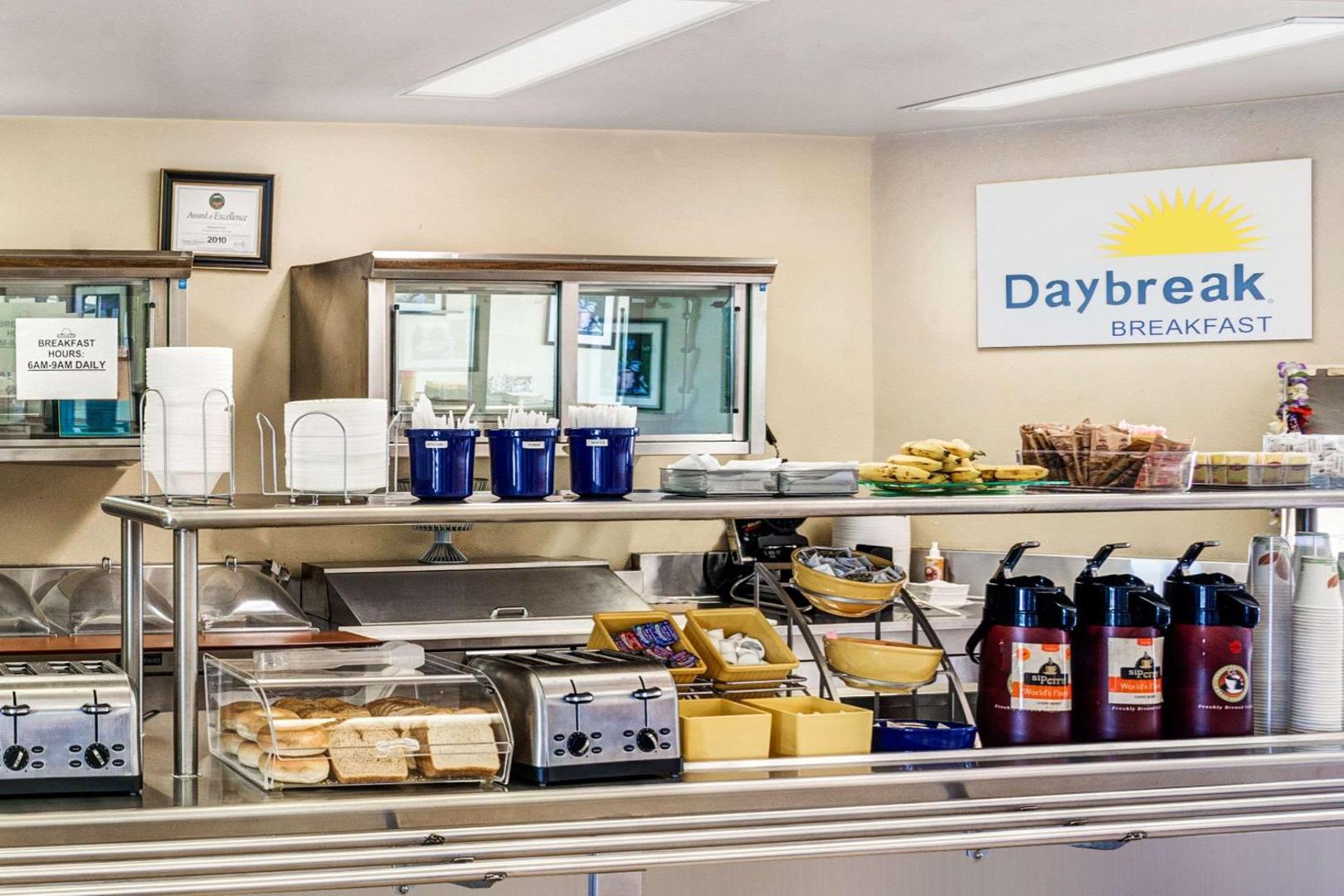 Days Inn & Suites by Wyndham Fullerton