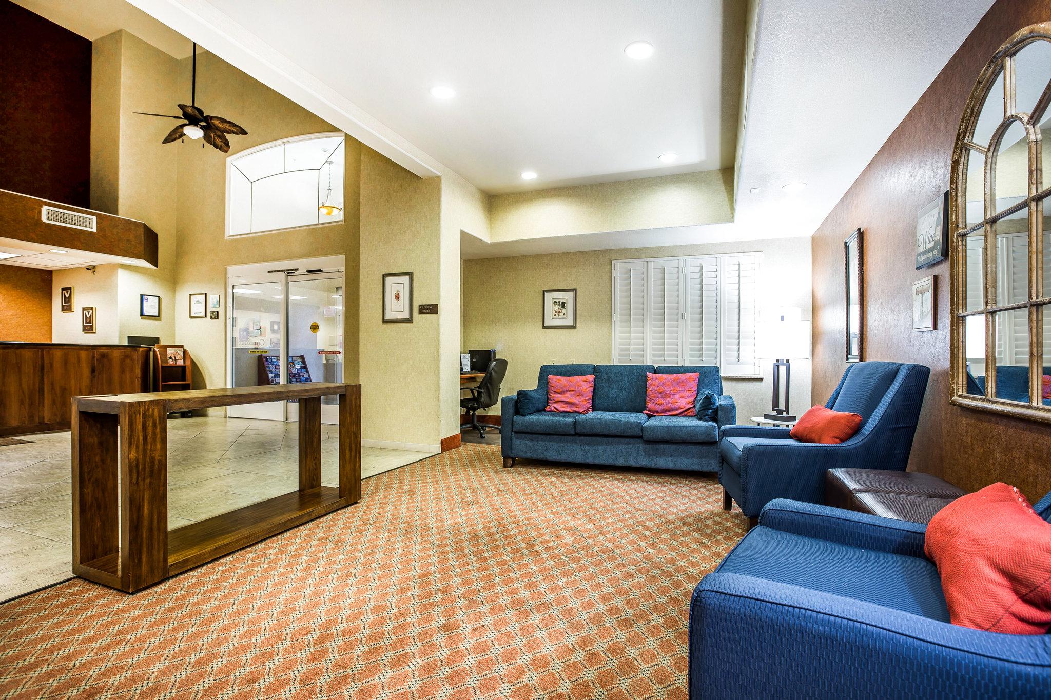 Comfort Inn & Suites Galt - Lodi North