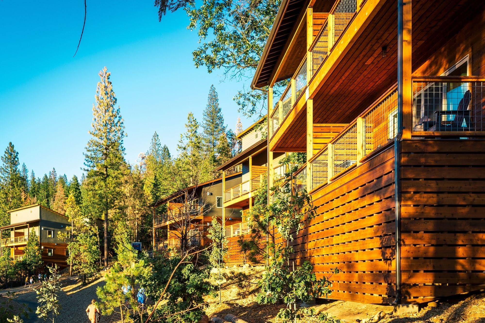 Rush Creek Lodge at Yosemite