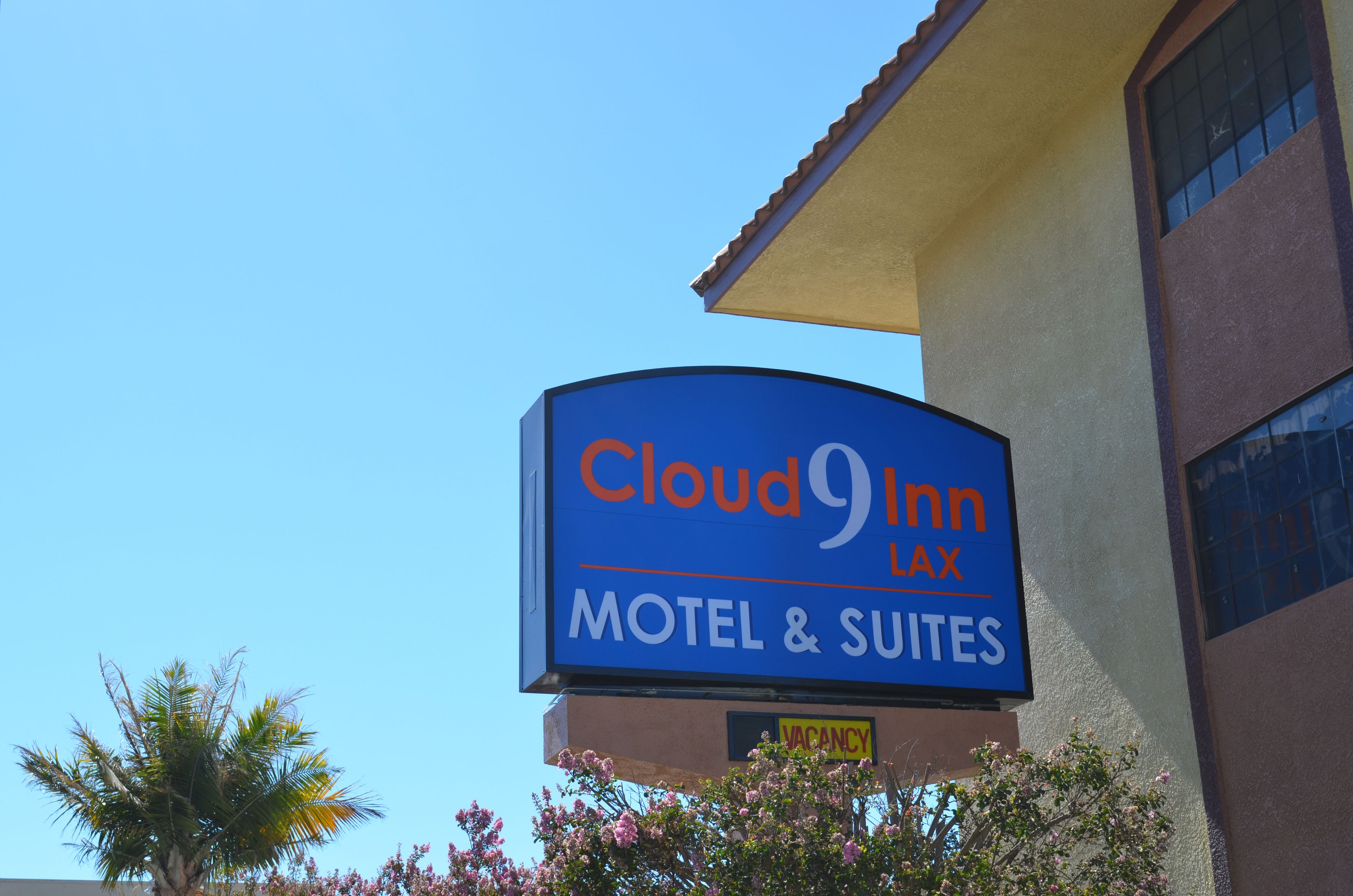 Cloud 9 Inn Lax