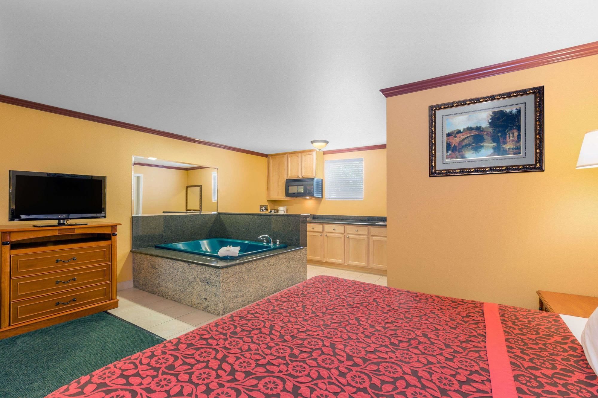 Days Inn by Wyndham King City