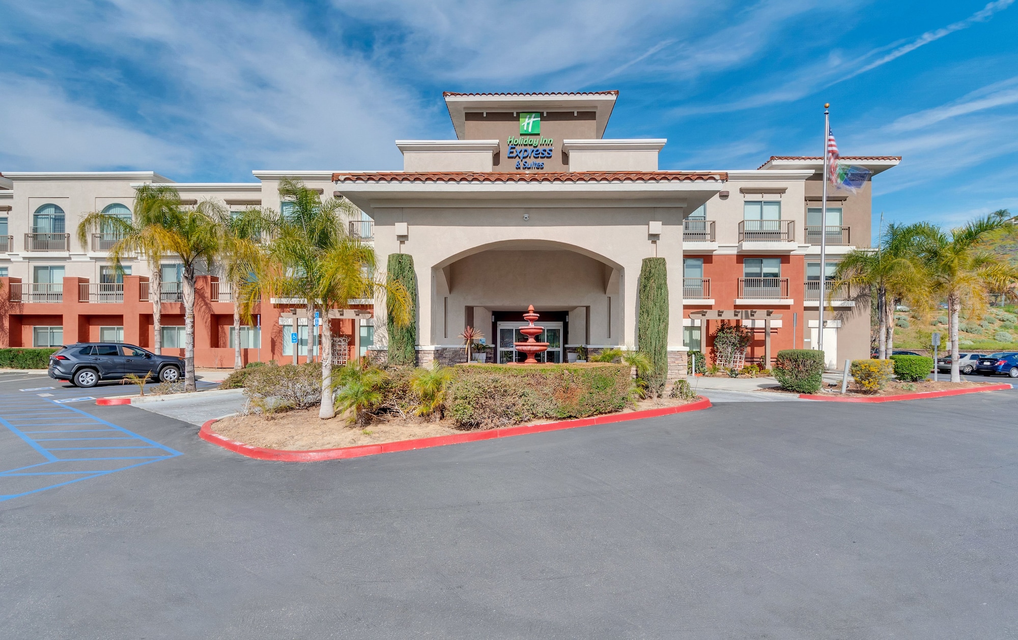 Holiday Inn Express Hotel & Suites Lake Elsinore