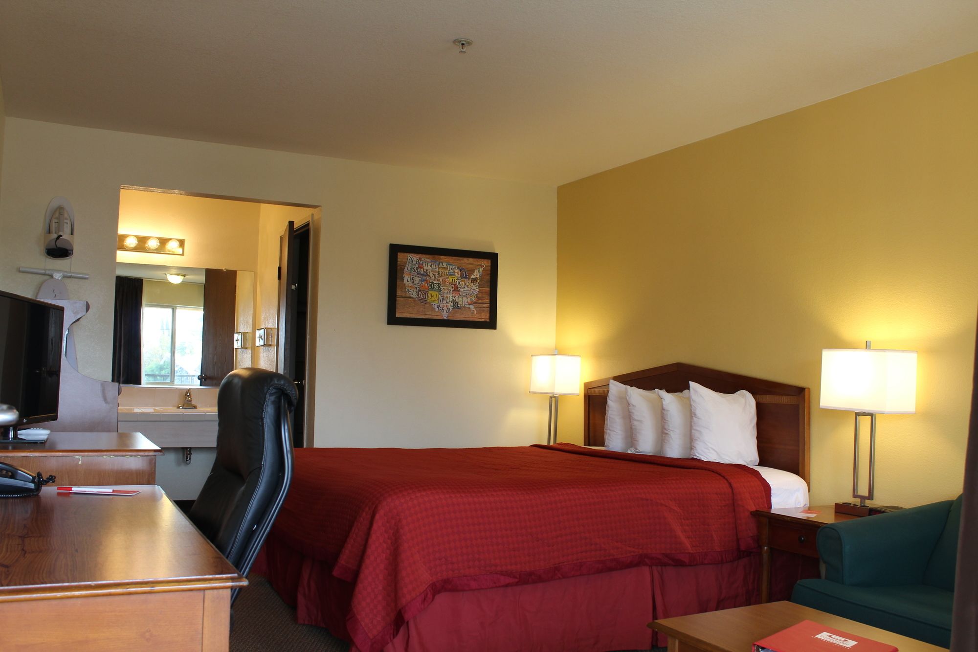 Econo Lodge Inn & Suites Lodi - Wine Country Area