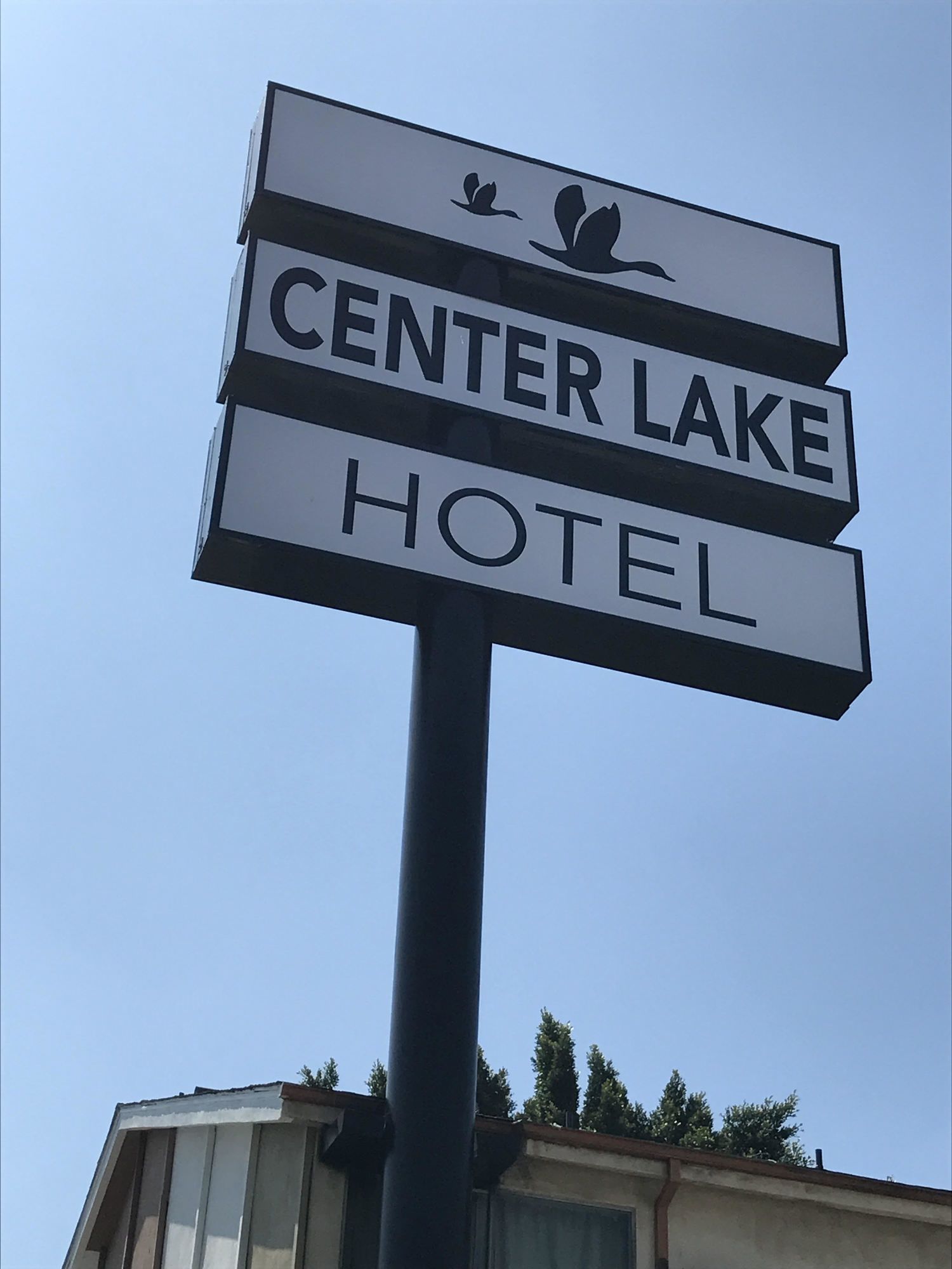 Center Lake Hotel