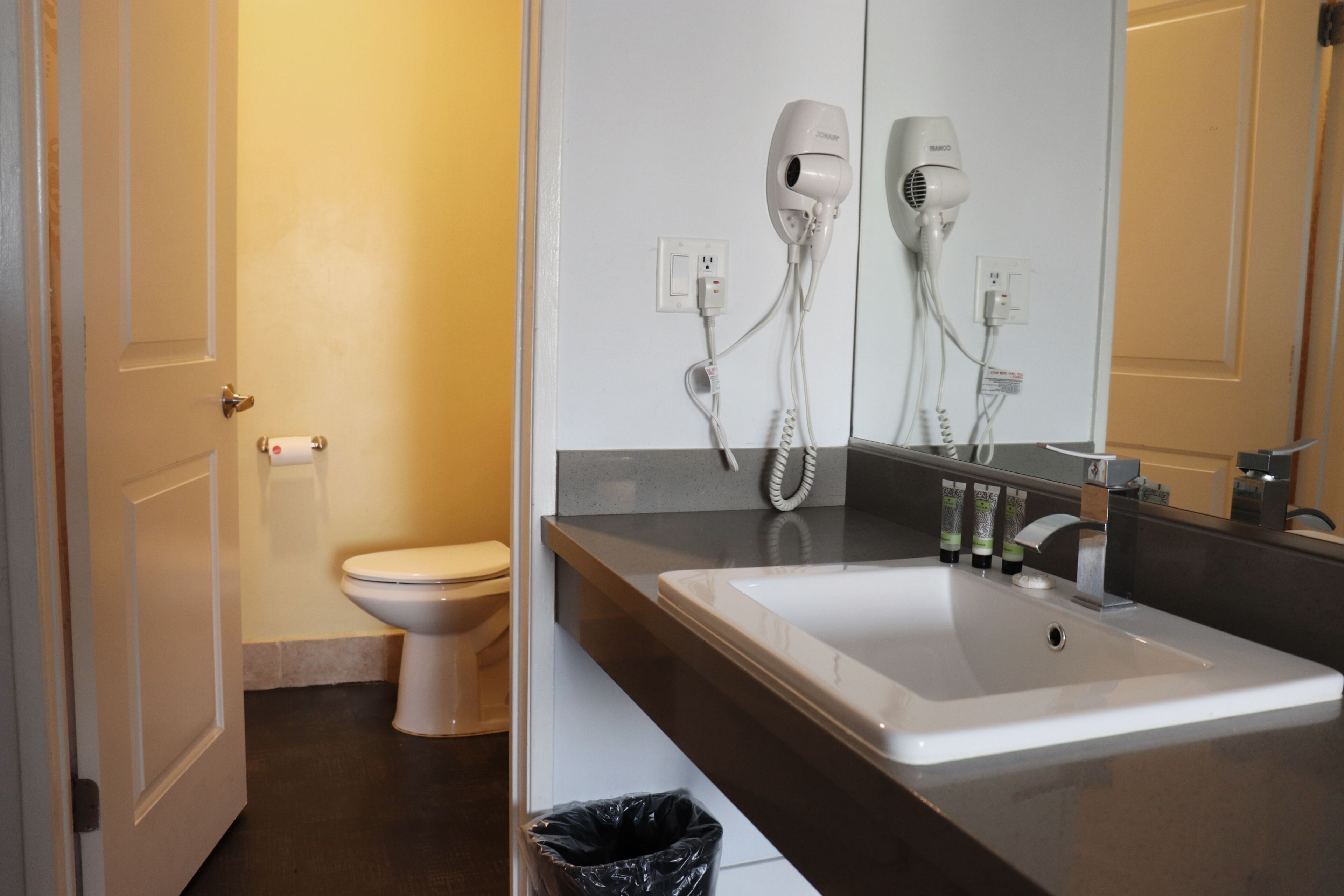 Hometel Suites