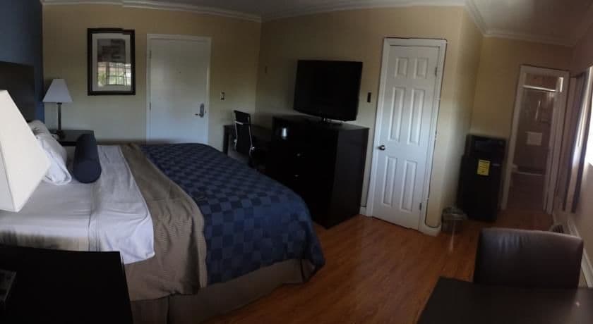 Metropolitan Inn & Suites