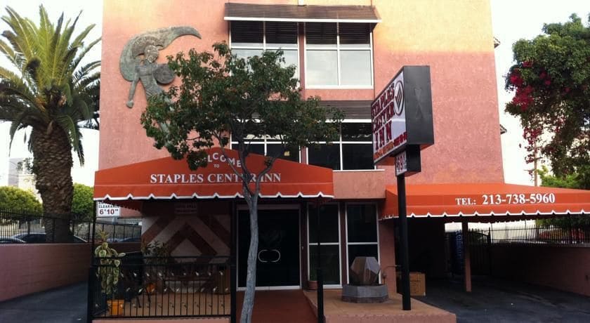 Metropolitan Inn & Suites