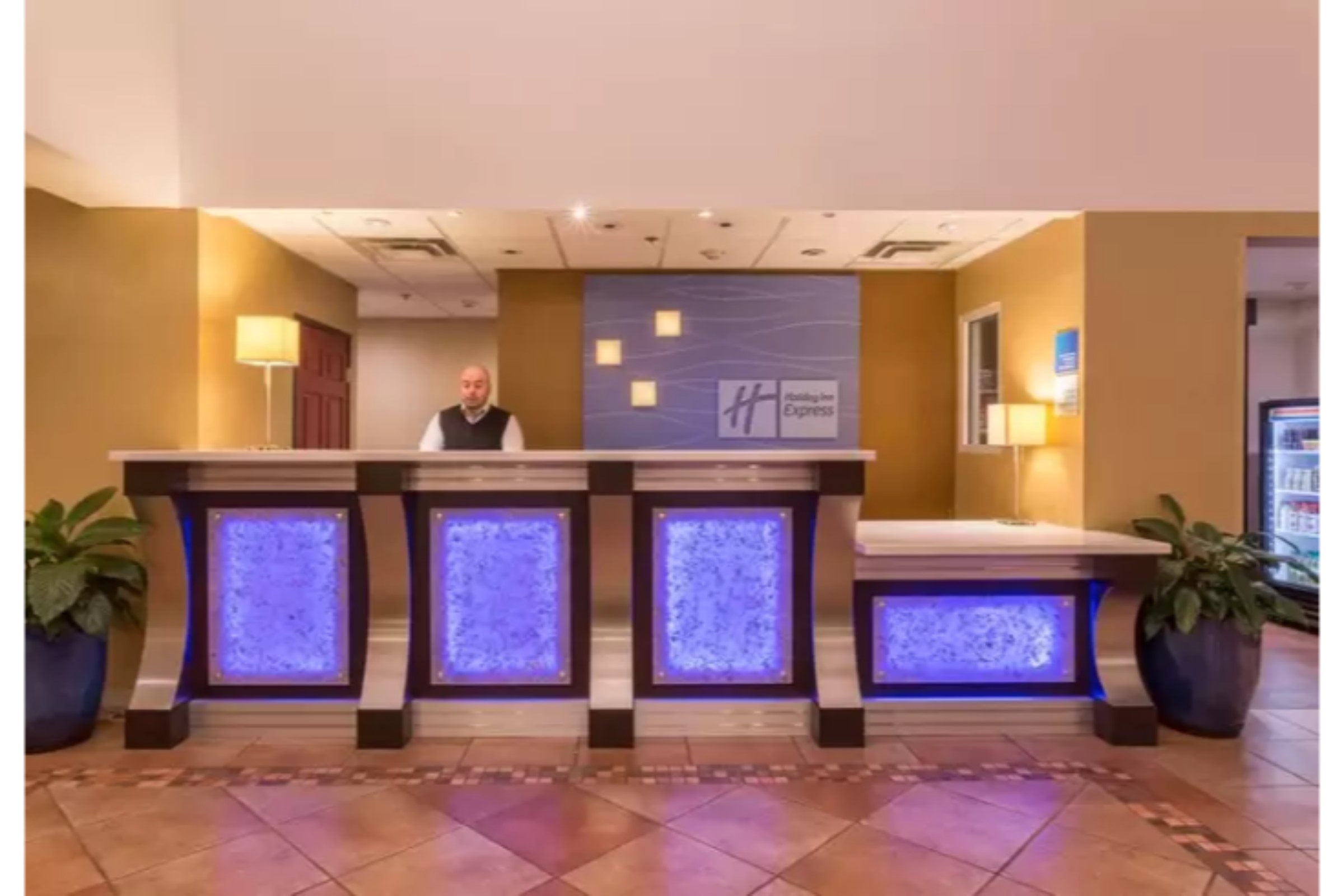 Holiday Inn Express & Suites Manteca City Center