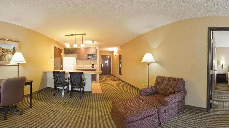 Holiday Inn Express & Suites Marina - State Beach Area