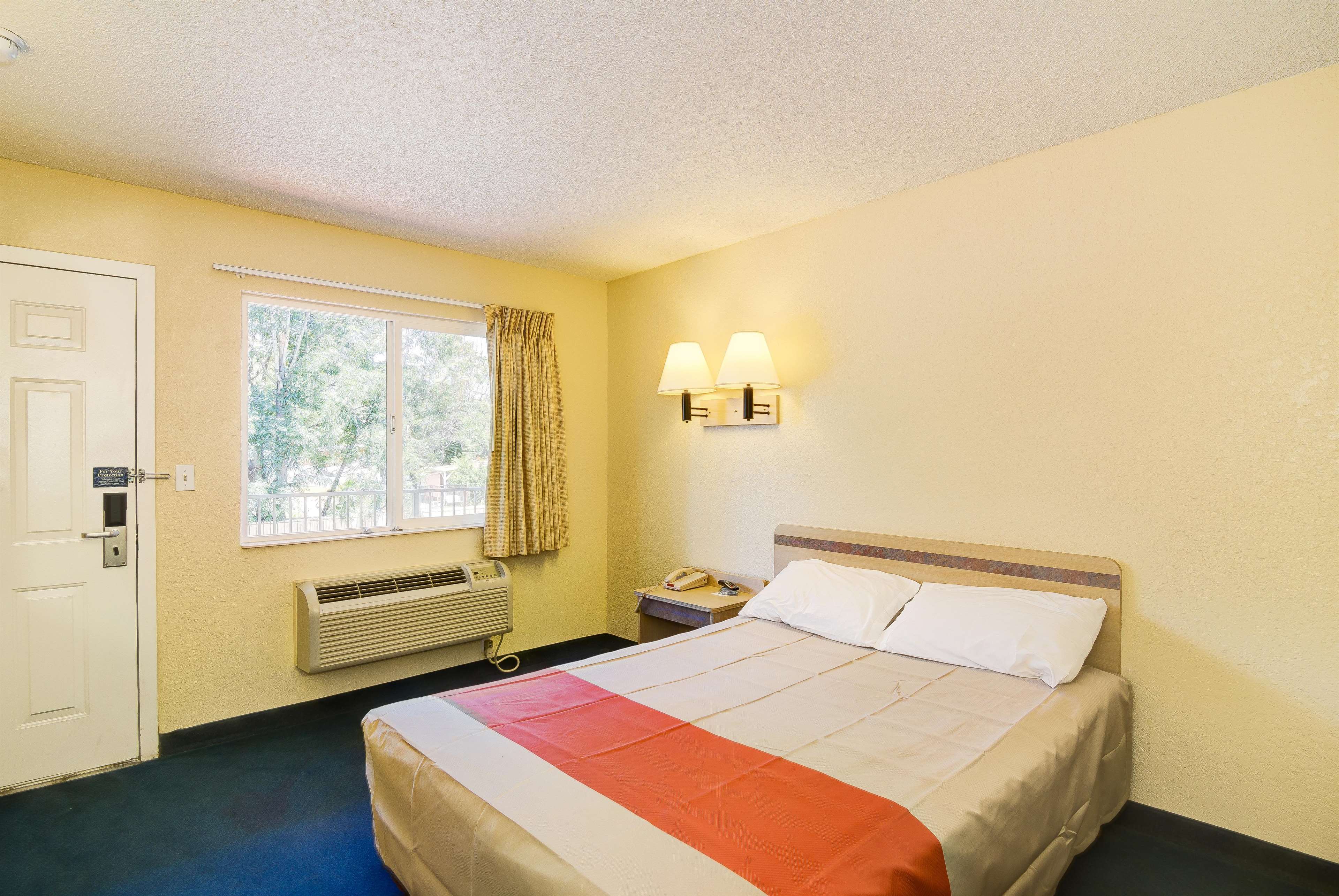 Motel 6 Los Angeles - Van Nuys/North Hills