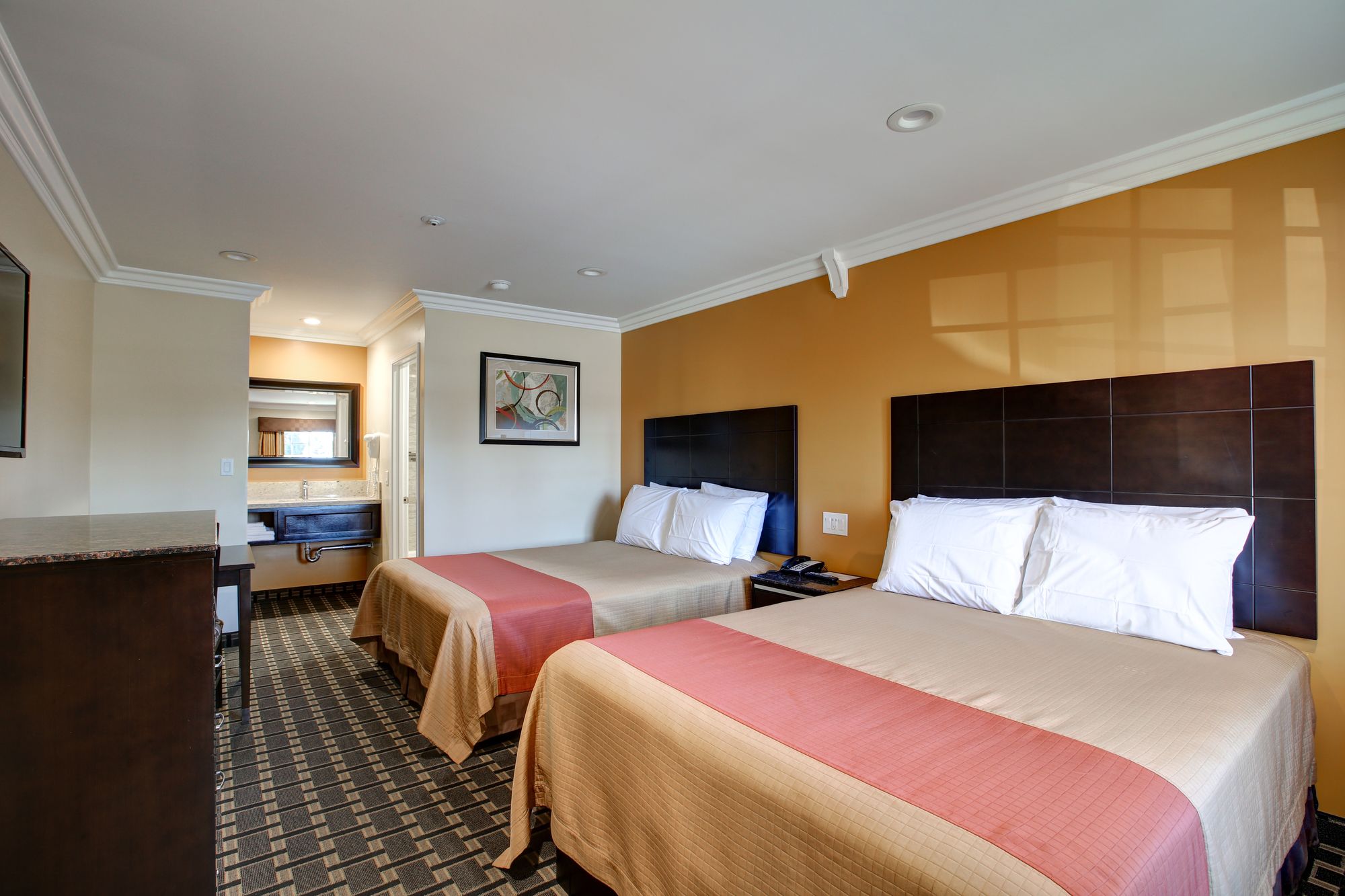 Ontario Inn & Suites